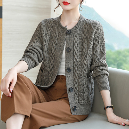 Cardigan for women, oversized outerwear for autumn and winter 2025, loose and thick knit coat for mothers