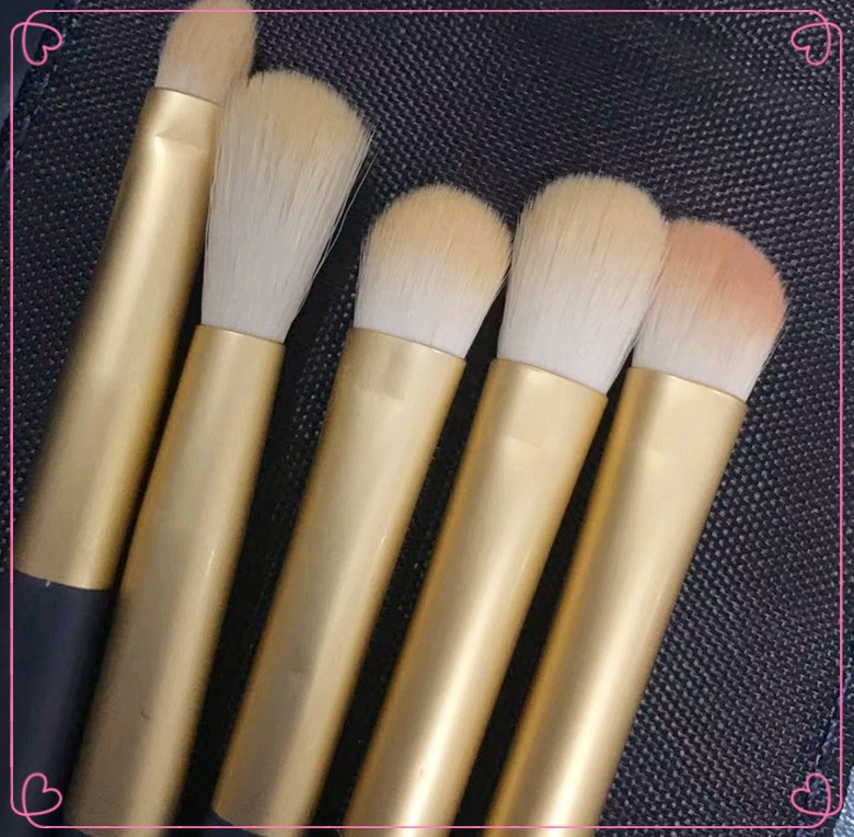 Venta directa de fábrica cinco mango de madera bolsa de cuero cepillo conjunto Internet popular cepillo conjunto fácil de llevar herramientas de maquillaje sin pelusa