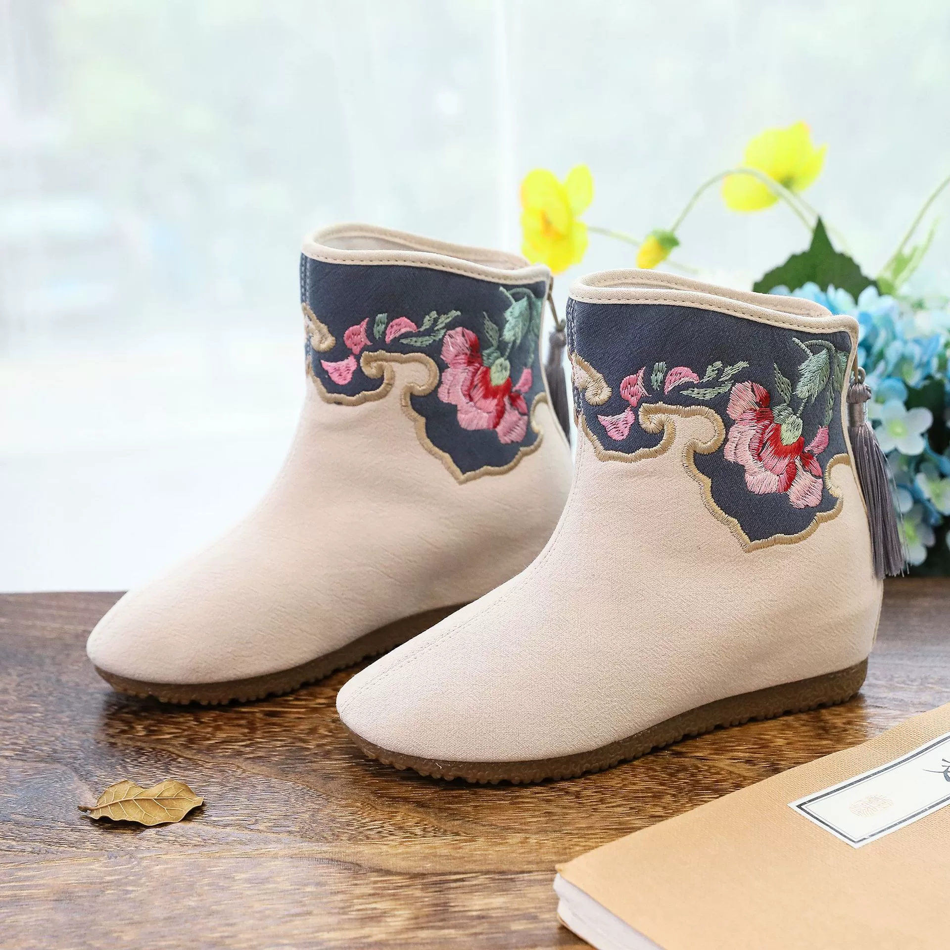 Короткие сапоги плюс бархатные хлопчатобумажные туфли зимние женские туфли из ткани с вышивкой туфли с бахроматом на высоком каблуке