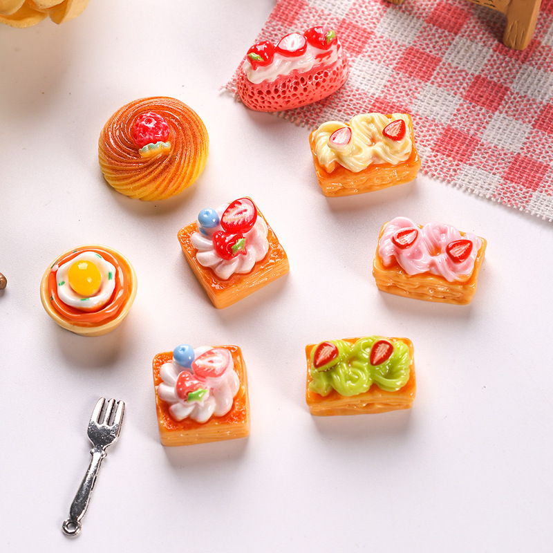 2026 New High-Quality Realistic Food Toy Cream Strawberry Cake DIY Pretend Play Decoration Resin Accessories