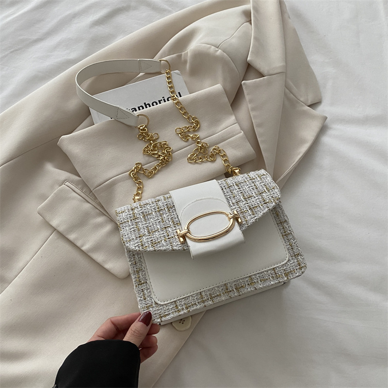 Primavera y verano 2025 nueva personalidad tendencia sagrada casual simple cadena de metal bolso de hombro mensajero pequeño cuadrado bolso femenino