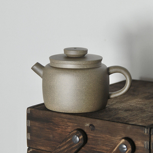Wholesale Yixing purple sand pot pure handmade raw ore Huanglongshan section mud ball Kongde bell pot nozzle drinking teapot tea set
