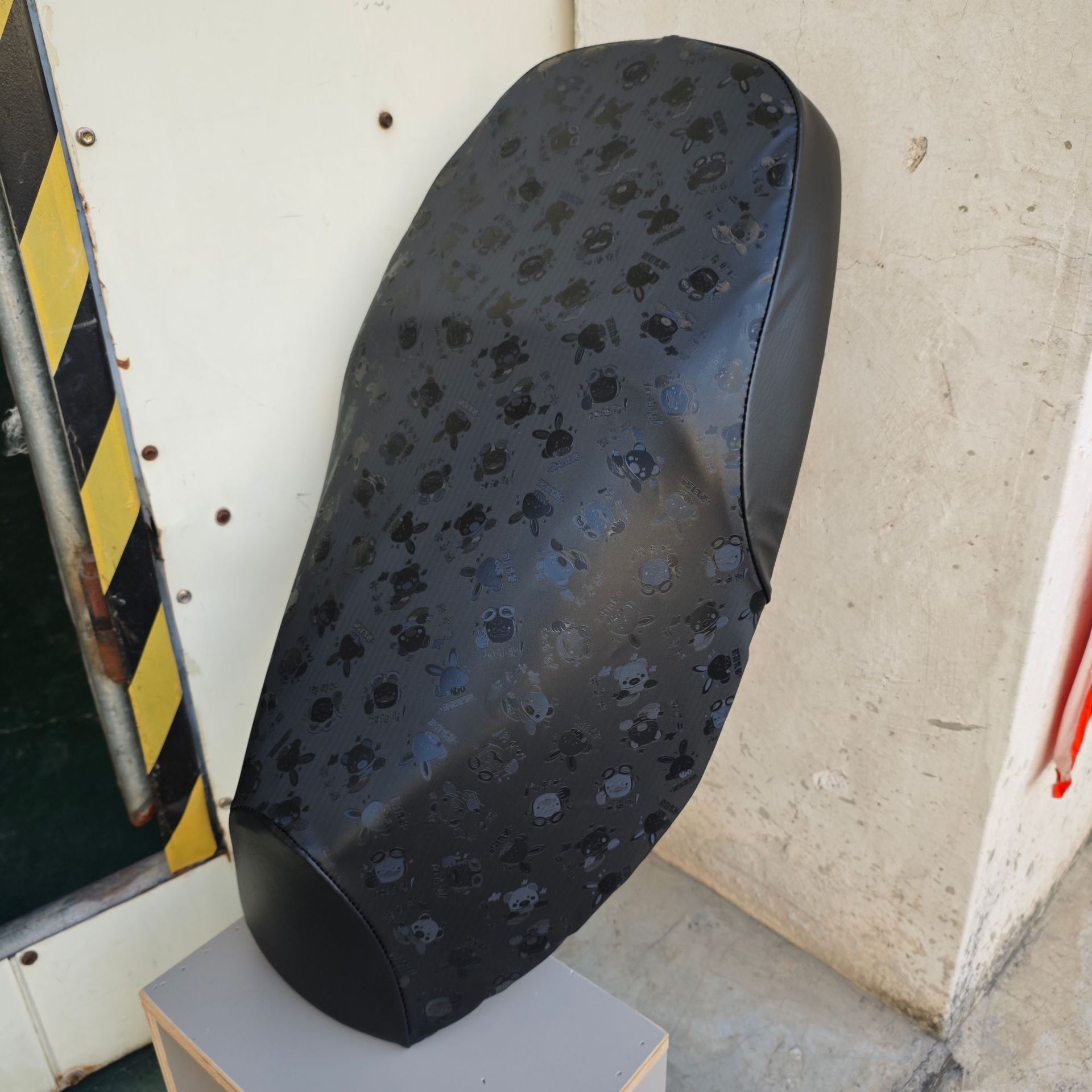 Suitable for Haojue Yu Zuan 125T10C Motorcycle Seat Cushion Cover Waterproof, Heat-Insulating and Sun-Proof Leather Seat Cushion Cover Without Nails