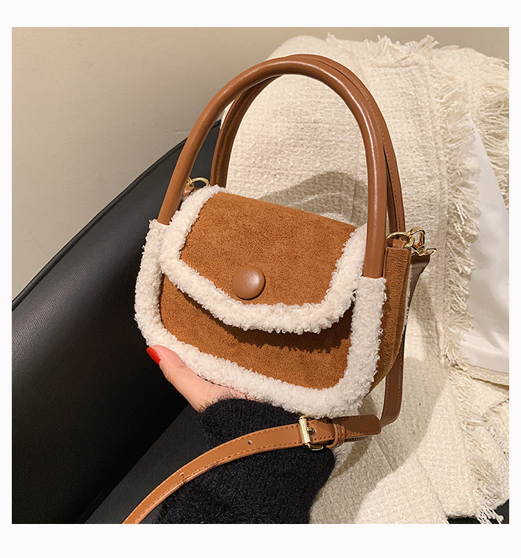 Fashion Plush Handbag Female Autumn And Winter 2021 New Trendy One-shoulder Messenger Bag display picture 10