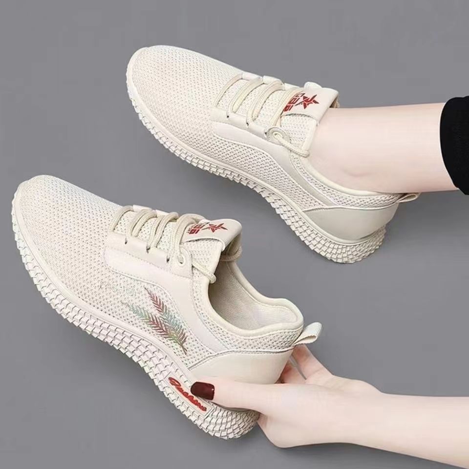 2025 Spring Casual Fashion Sports Shoes Fly Knitted Breathable Non-Slip Soft Sole Shoes Mom Shoes Travel Shoes Mesh Shoes Women