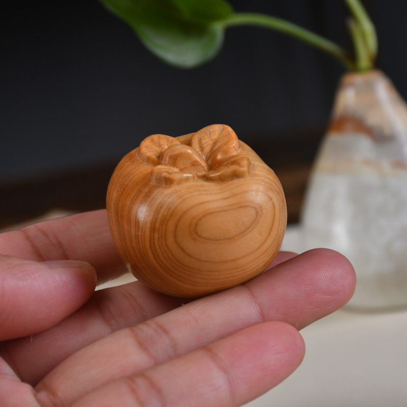 崖柏の木彫りは工芸品を飾っています。|undefined