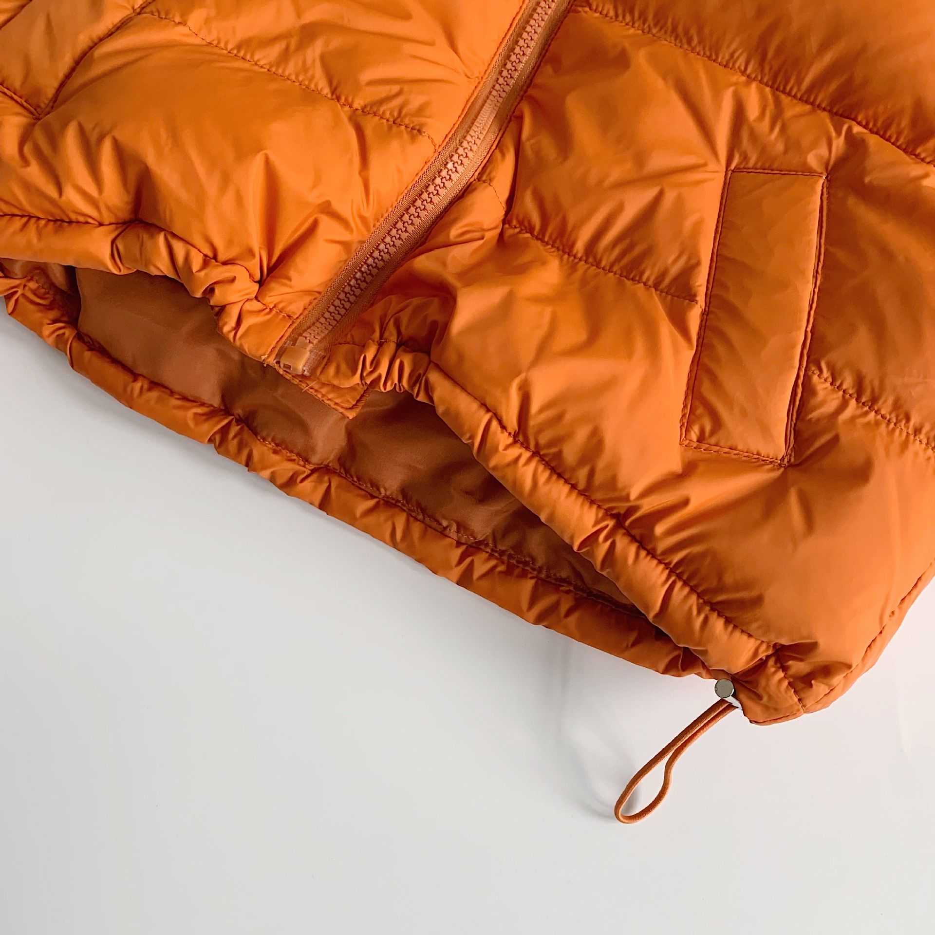 Chaqueta de plumón para niños Maibao 2024 invierno nuevo estilo para niños y niñas chaqueta de plumón de pato blanco grueso con etiqueta en la parte posterior de la chaqueta de moda