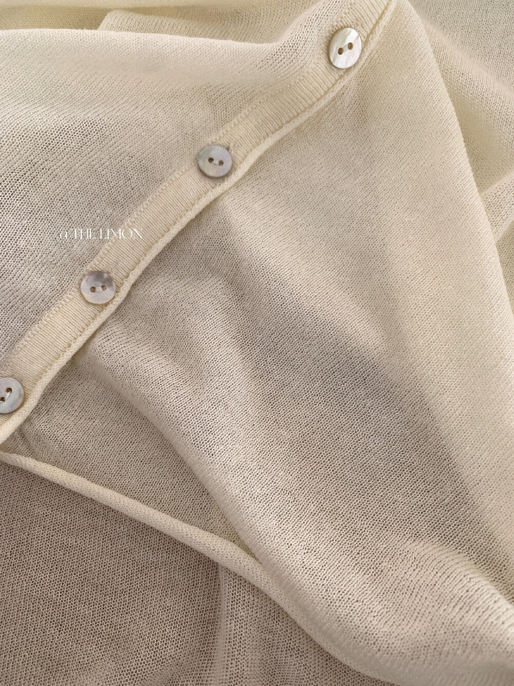 Áo khoác cardigan V-neck dệt kim sợi tencel linen chống nắng mỏng nhẹ xuân hè — Đỏ thẫm, Xám cacbon, xám đậm, trắng ngà chi tiết 8
