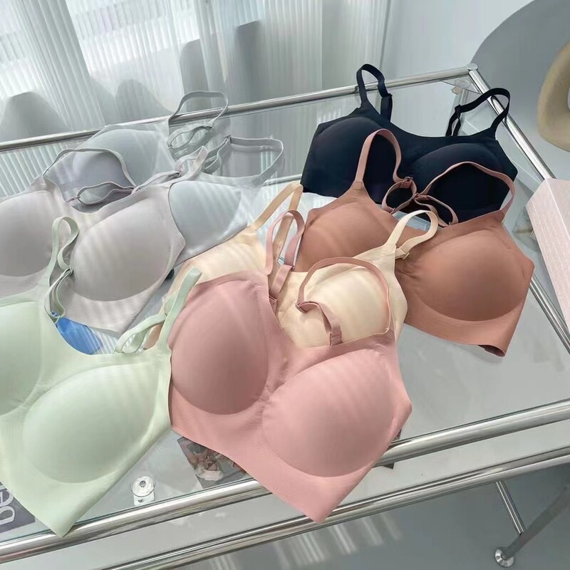 2022 Clouds Traceless Underwear Women's Thin Adjustable Shoulder Strap Fixed Cup Sports Size Free Bra