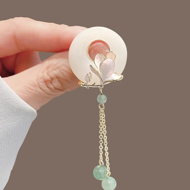 New Chinese High-end Sense Peace Buckle Brooch High-end Antique Tulip Tassel Pin Cheongsam Break Decorative Corsage