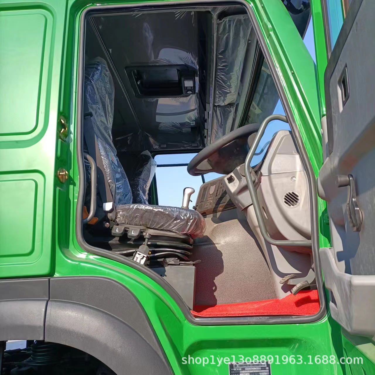 Used Howo Dump Truck 8X4 Tipping Transport Engineering Vehicle Export Model National Three Engine 371 Horsepower