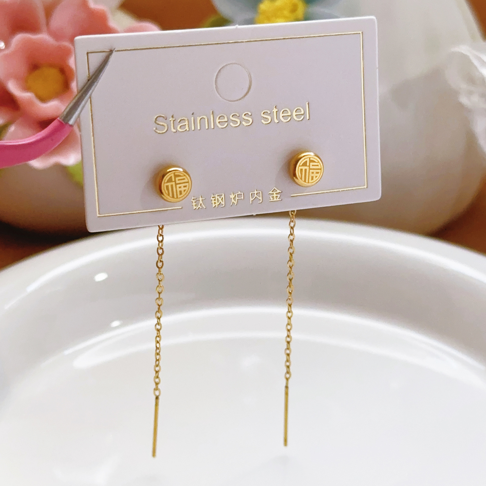 Fuxi Word Explosite 18 Golden Doudou Pendientes largos con borlas para mujer Pendientes de todo fósforo Comercio electrónico Venta caliente Sentido de alta gama
