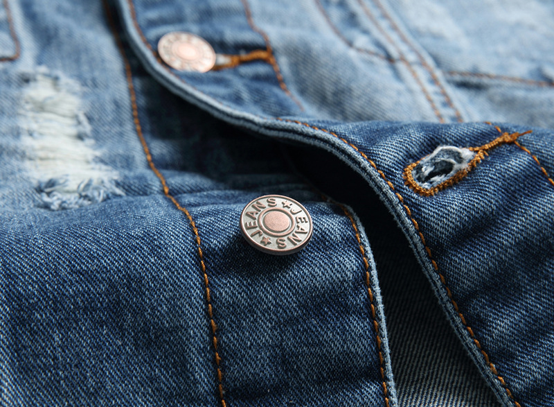 Frühlingsstil Seitennahttasche Denim Baumwolle Jugend gewöhnliche lässige blaue einreihige perforierte Jacke Männer_voghion.com