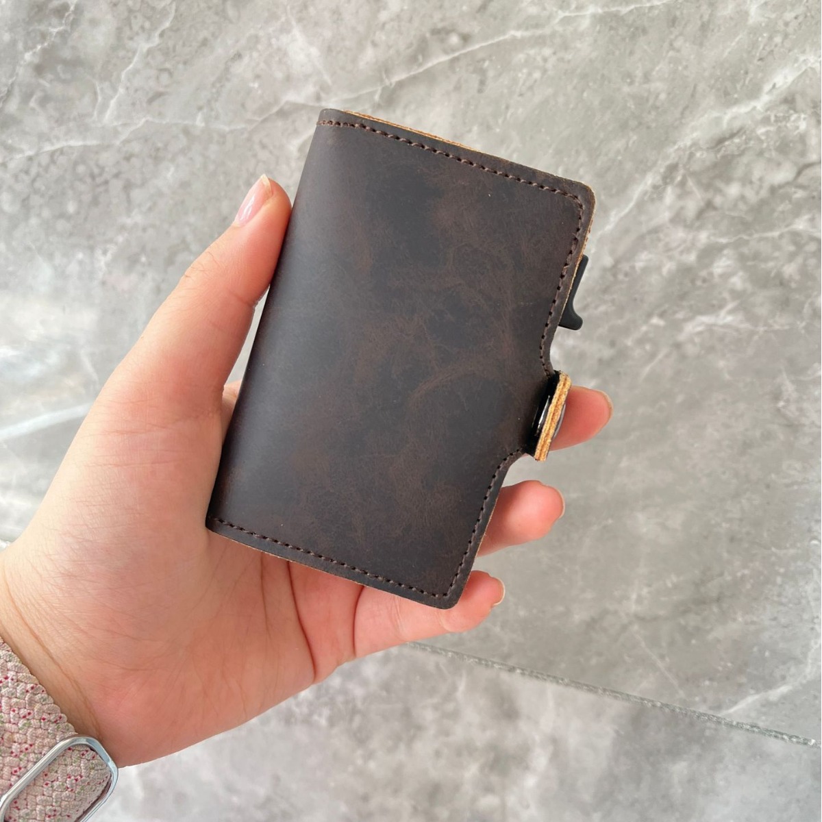 Titular de la tarjeta emergente automática Botón lateral emergente automático aleación de aluminio titular de la tarjeta billetera de metal transfronterizo e-commerce entrega de una pieza