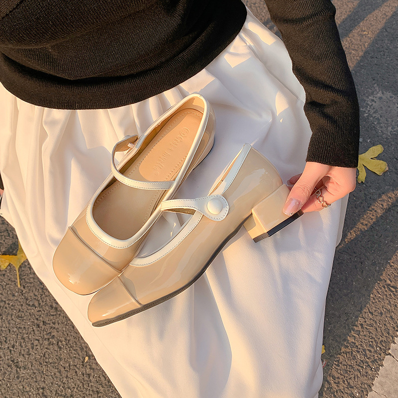 Un pequeño viento francés de fragancia, zapatos de talón grueso de Mary Zhen, primavera y otoño 2024, nuevos zapatos de tacones altos de cuero marrón esmaltado