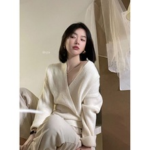 韩chic法式优雅交叉V领收腰显瘦加厚兔绒包芯纱针织衫套头毛衣女