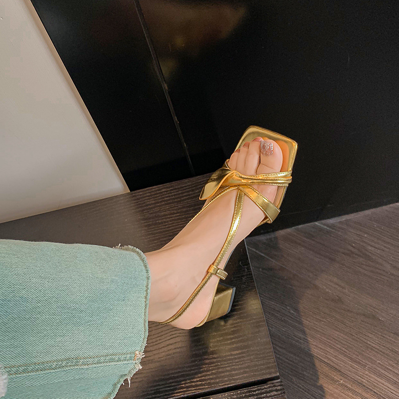 Sandal nữ da bò hoa Calla gót vuông 6 cm quai mảnh khóa đầu vuông da thật ghép màu hở ngón — Màu đen, Màu vàng, Màu trắng be chi tiết 29