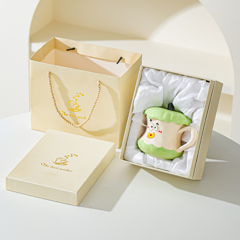 Creativo y extraño, taza de agua con cuchara de tapa, regalo de mano, taza de cerámica, taza de pareja de frutas en línea.