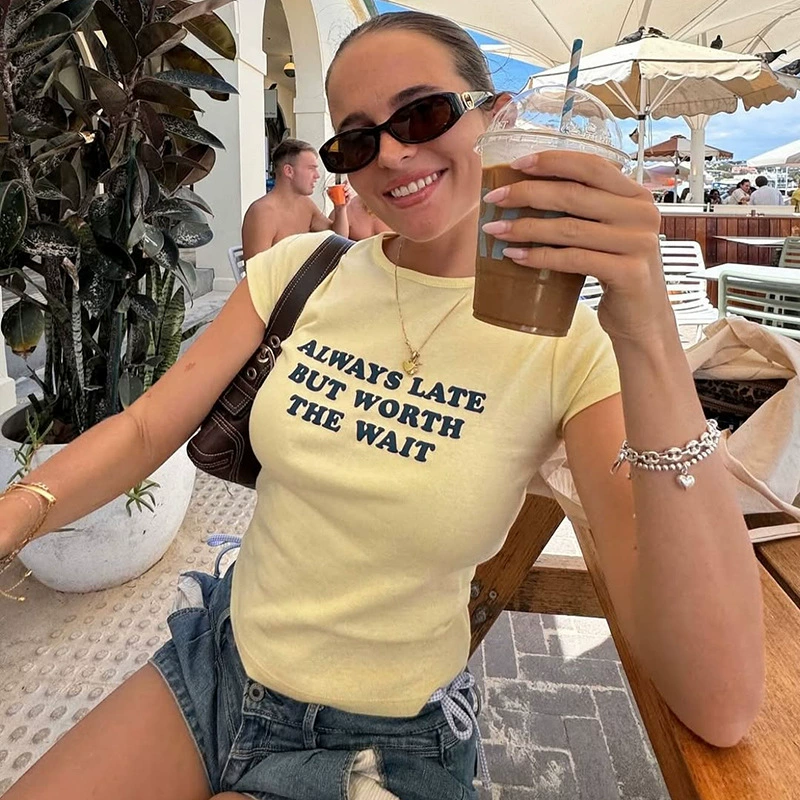 Европейский и американский женский стиль 2025 новый стиль алфавитный принт тонкая тонкая футболка с короткими рукавами с круглым вырезом