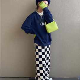 2023春季新款乐天ins热销修身显瘦高腰黑白格半身裙后开叉针织裙