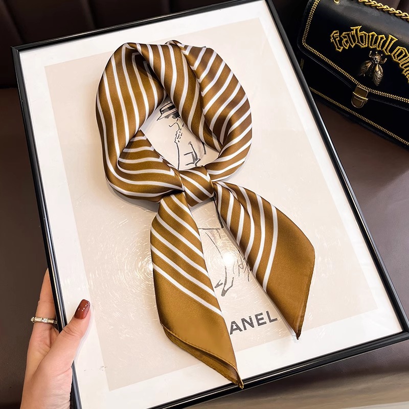 Bufanda de seda a rayas en blanco y negro para mujer primavera y otoño con una pequeña camisa cuadrada protector de cuello babero profesional bufanda de gasa fina