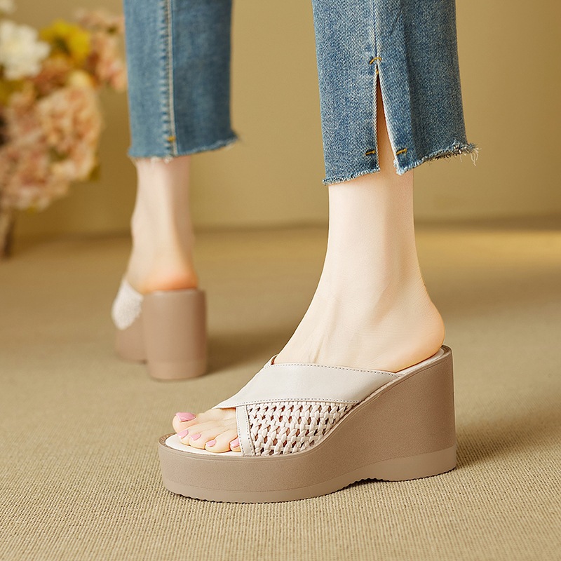 Sandal cao gót nữ mũi cá dày đế xuồng, chất liệu da bò đầu, thiết kế đan rỗng quai ngang — đen
