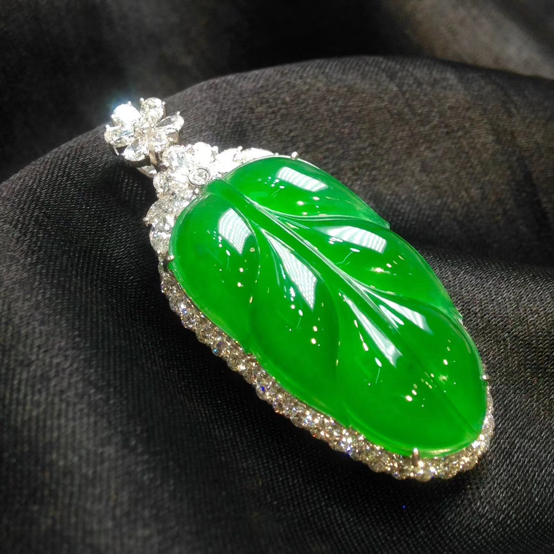 【新品特卖】缅甸翡翠满绿玉吊坠项链a货男女金枝玉叶祖母绿珠宝