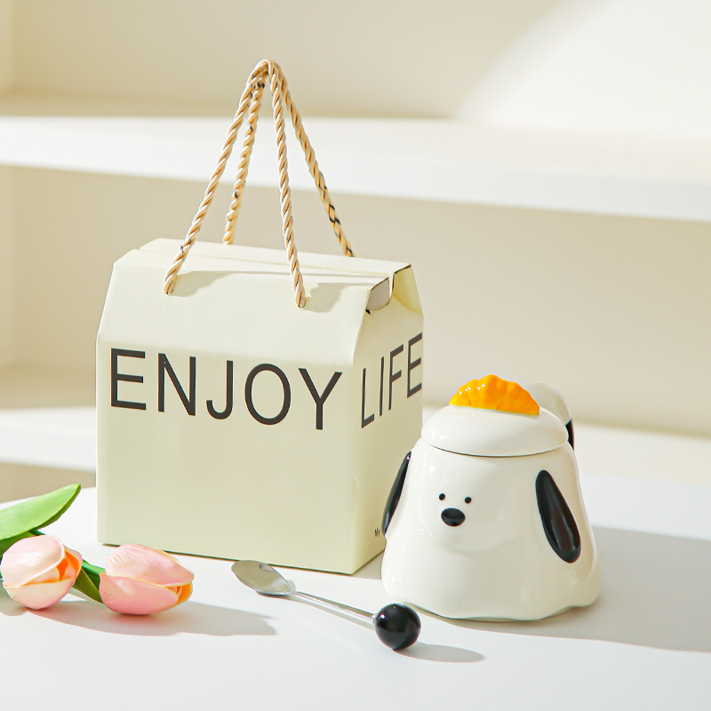 Cartoon dibujado a mano bolsas de corn de perro tazas de oficina encantadoras con tazas de agua cubiertas tazas de desayuno casero regalo de mano