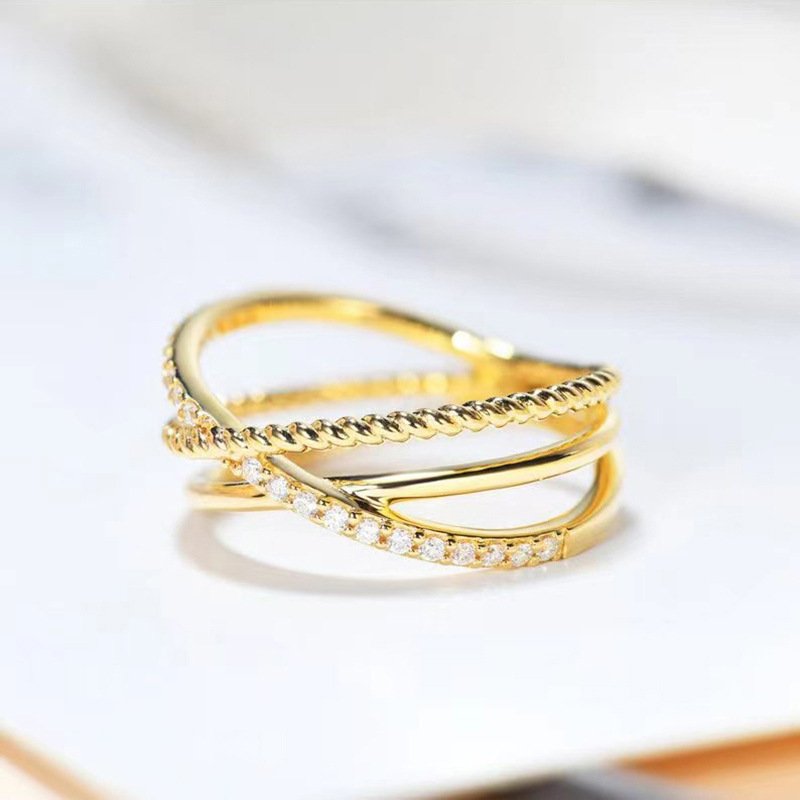 Retro fashionable golden design ring