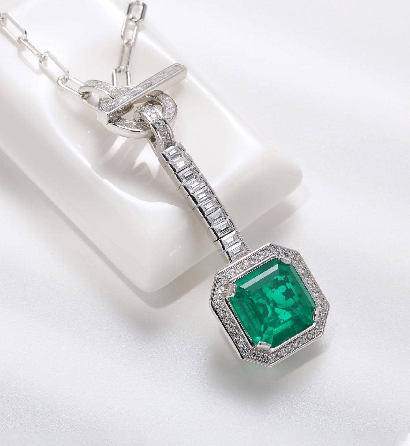 Diseño de industria pesada de minería en caliente transfronteriza Collar de diamantes de alto carbono con corte de flores de hielo Mujer S925 con incrustaciones de plata, cadena de clavícula de moda de diamantes, personalización