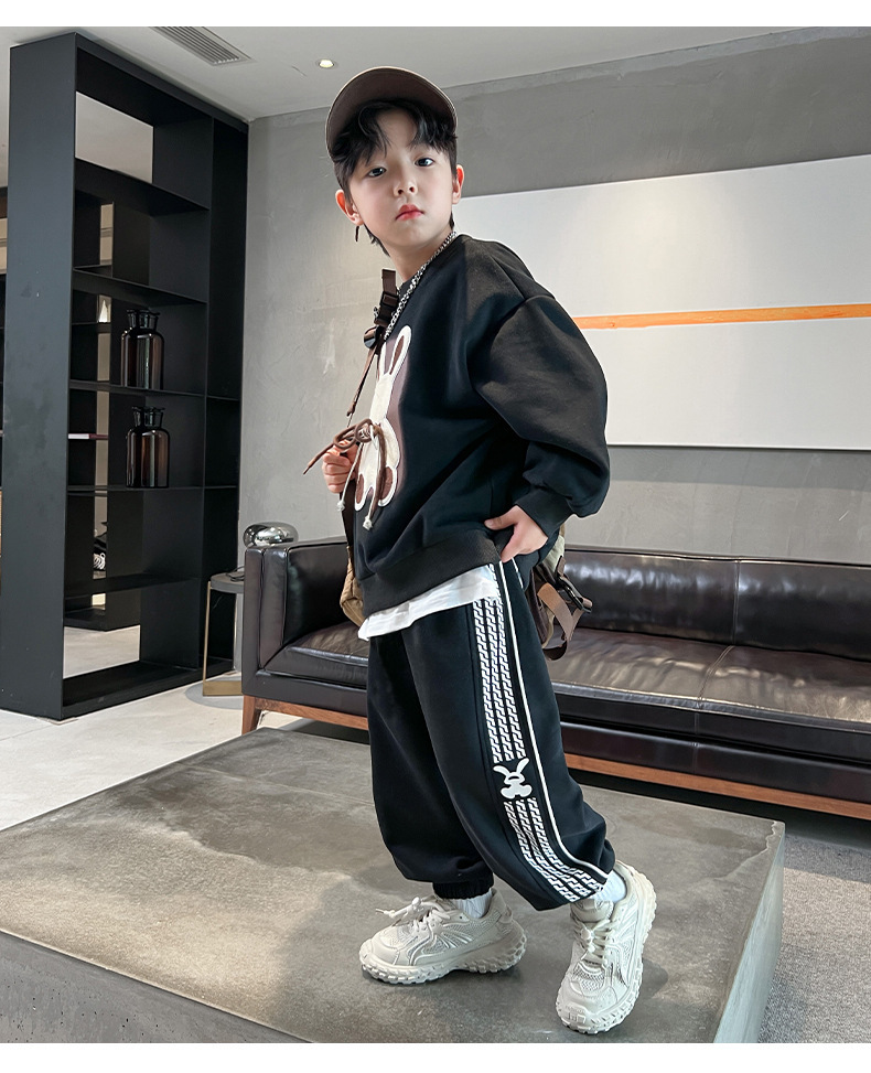 Conjunto de dos piezas con sudadera con capucha para niño otoño_voghion.com