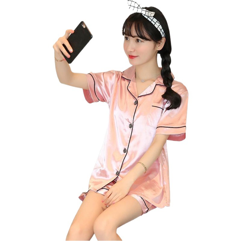 En stock pijamas de seda artificial de las mujeres de verano de manga corta de seda sexy ropa de casa delgada de dos piezas de seda de hielo pantalones cortos traje