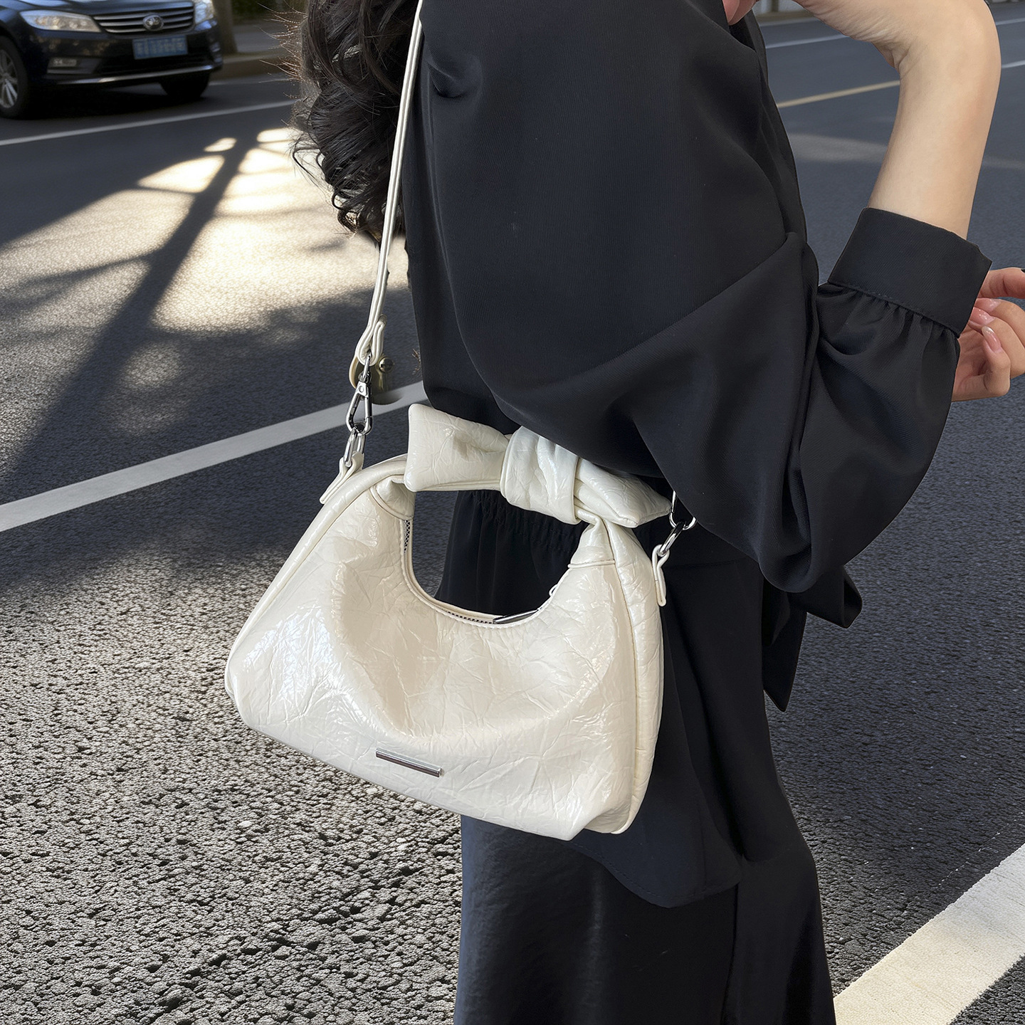 Bolsa de mano de arco para mujeres 2026 nuevo bolso de hombro de moda de verano super caliente sensación diaria mochila de viaje