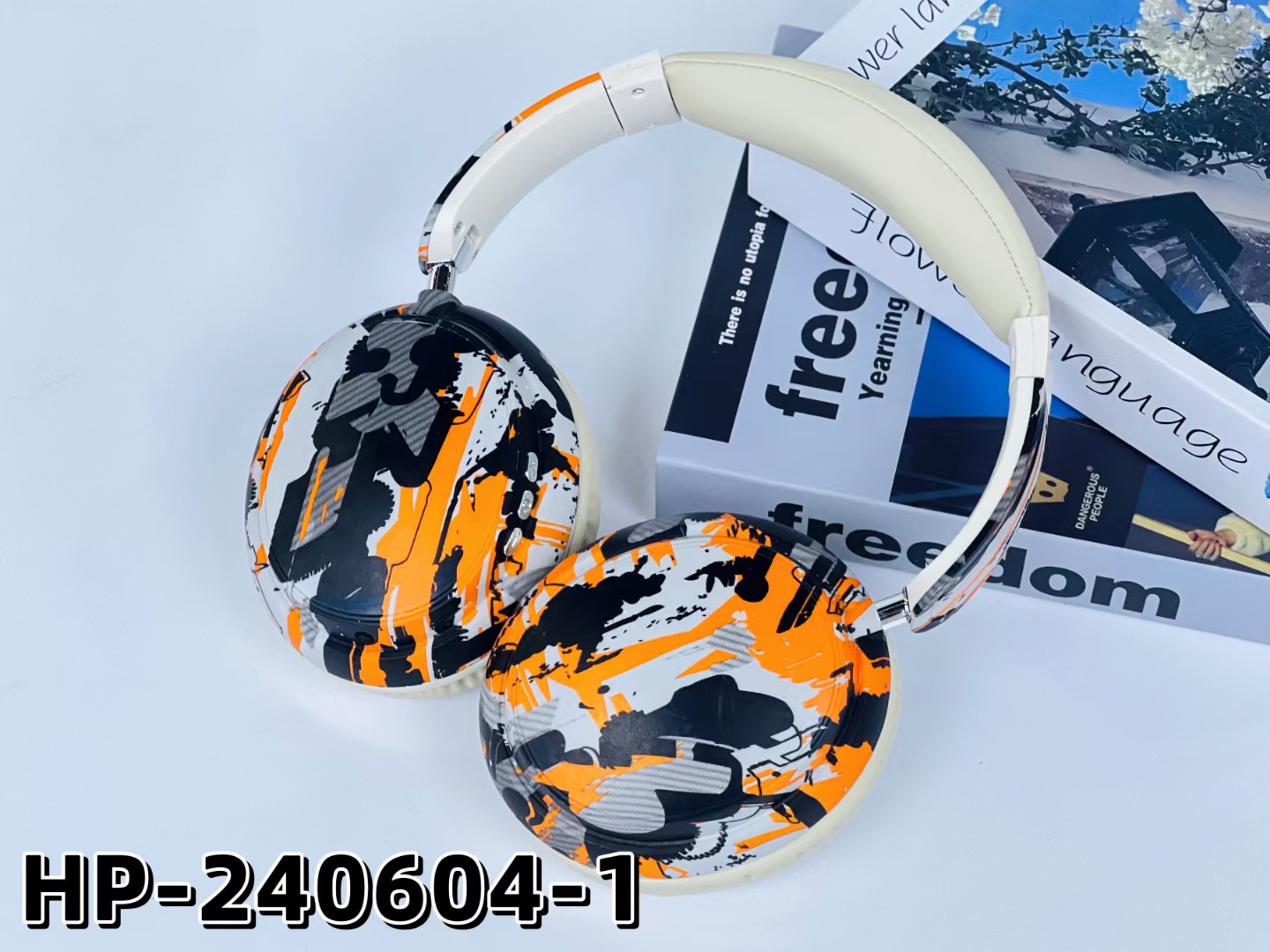 Comercio exterior nuevo BT500 venta caliente de comercio electrónico graffiti auriculares inalámbricos bluetooth deportivos pesados auriculares de bajo directo fábrica