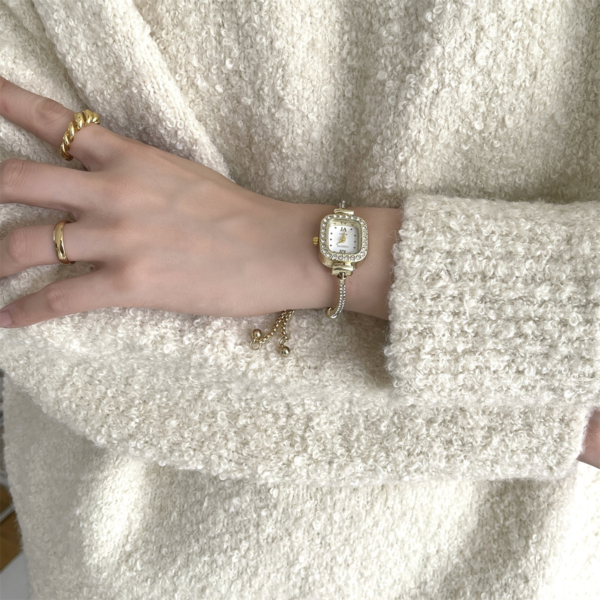 Classic Style Commute Solid Color Jewelry Buckle Quartz Watch display picture 10