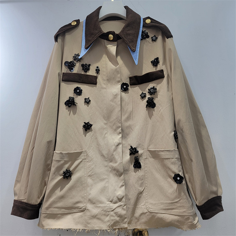Diseño pesado de clavos de perlas de color de contraste de empalme sensación de chaqueta de estilo europeo y americano, chaqueta de ropa casual para mujeres, primavera de 2026