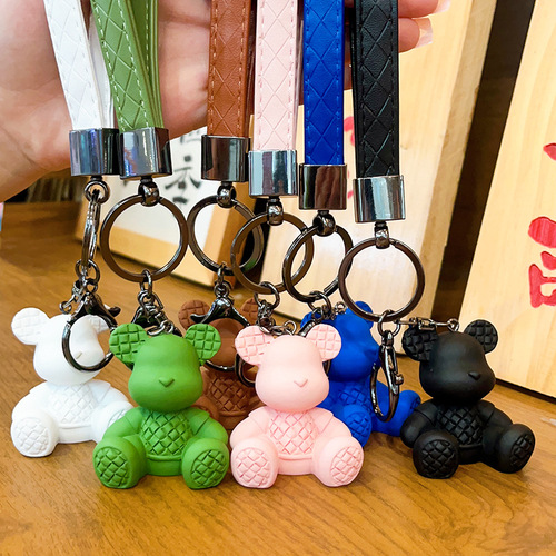 Bamboo bear keychain, fashionable male personality, bear car keychain, doll, exquisite bag pendant, female keychain