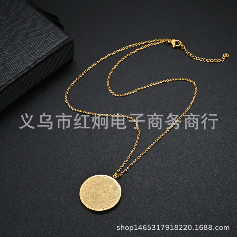 国境を越えたエッチング文字ネックレスペンダントステンレス円形ペンダントレリーフ効果チタン鋼ネックレスDモデル|undefined