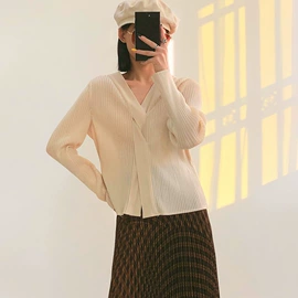 连衣裙;时尚休闲套装;女式T恤