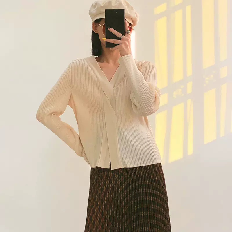 褶皱针织衫春秋女三宅v领设计感纯色长袖百搭打底衫t恤女风修身