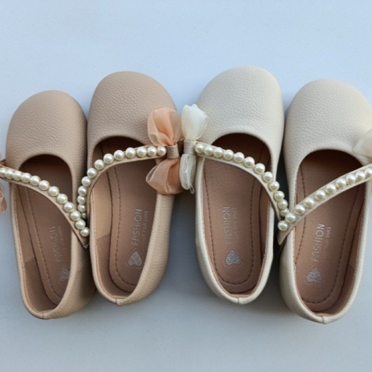 Zapatos de cuero de perlas de niñas 2026 primavera y otoño nuevos zapatos de princesa de moda para niños zapatos de sol suave para niñas