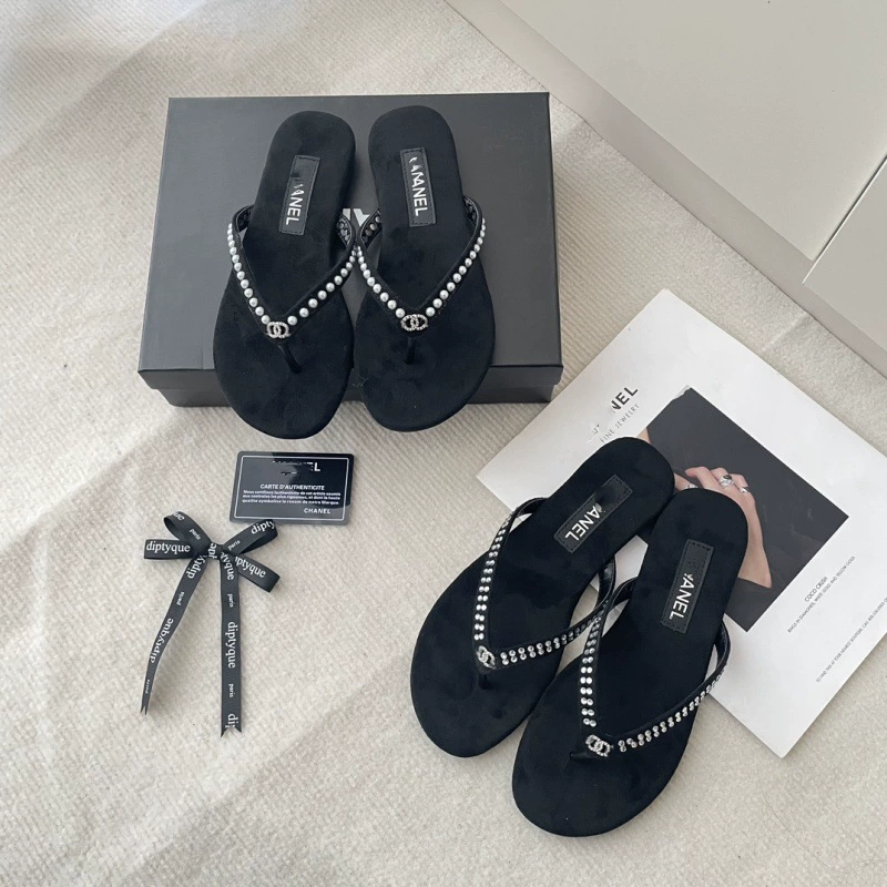 2025 Xiangjia Early Spring New Small Fragrance Fengshui Rhinestone Flat Sole Velvet Flip Flops Casual Daily Large Size Flip Flops