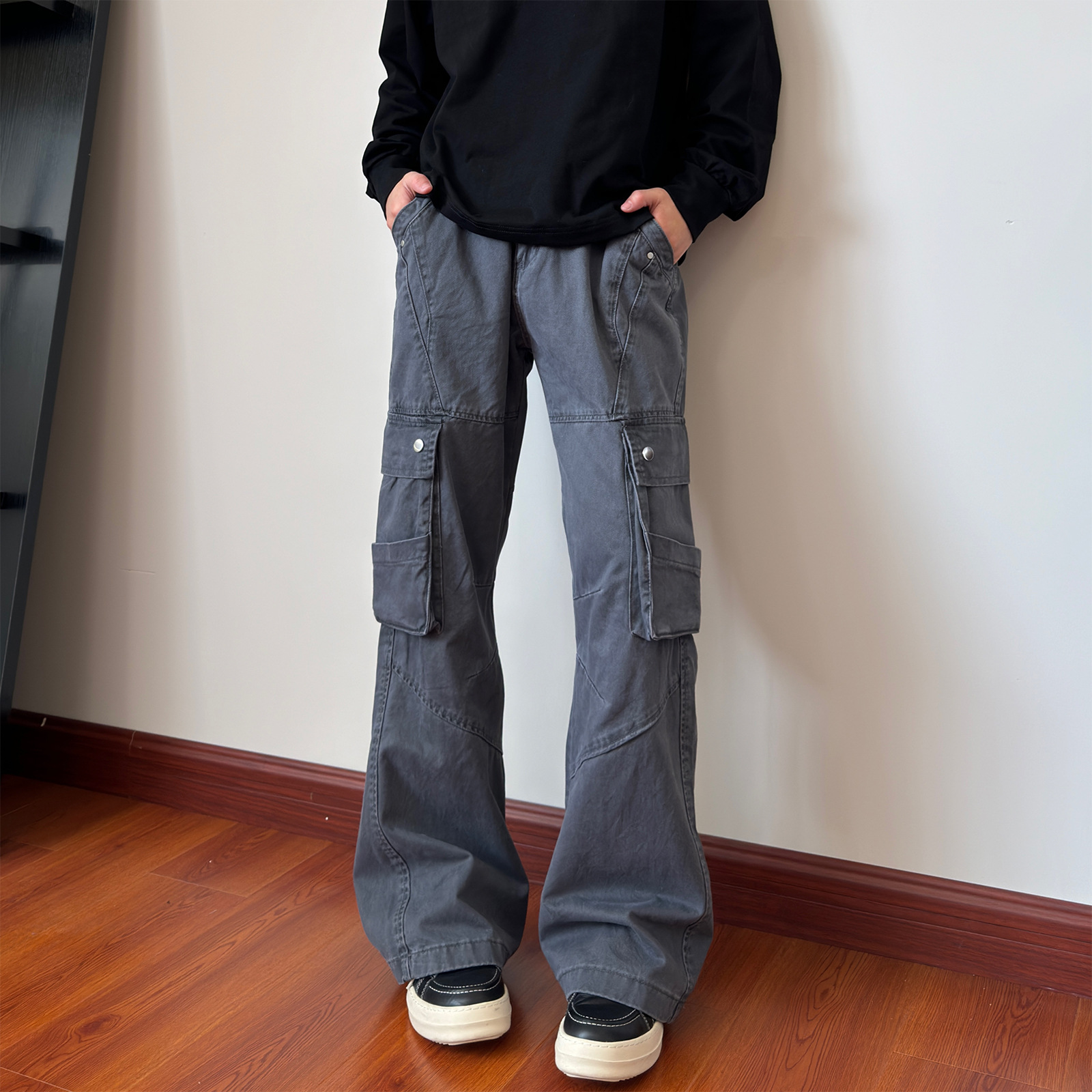 Blog American Retro Multi-Pocket Flared Cargo Pants for Men, Loose Straight Structure Functional Long Pants