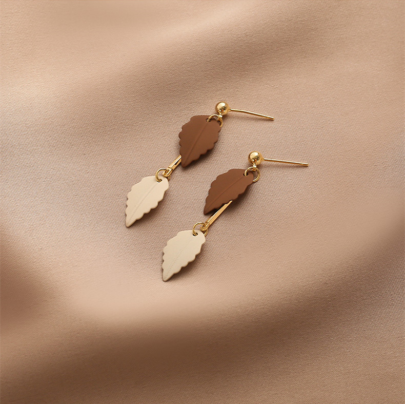 Fashion Maple Leaf Earrings Contrast Color Autumn And Winter Earrings display picture 2