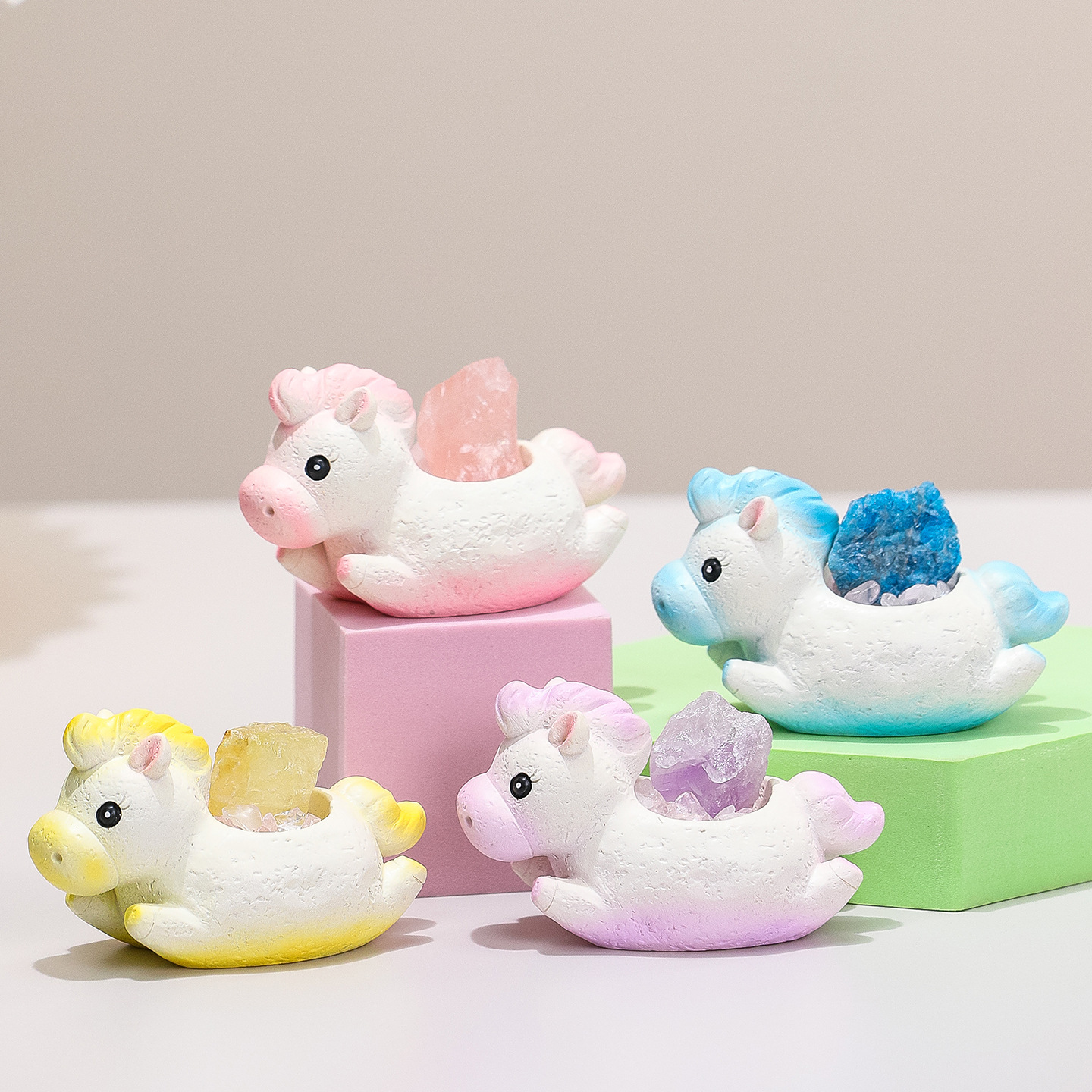 萌小马水晶摆件创意生肖马动物桌面马公仔办公室工位手办生日礼物