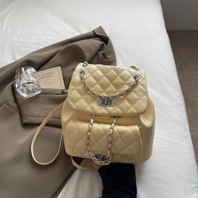 Chaîne de diamond bolsas de viaje femeninas de estilo de fragancia versátil 2026 mochila de moda de hombro nueva mochila de gran capacidad pequeña