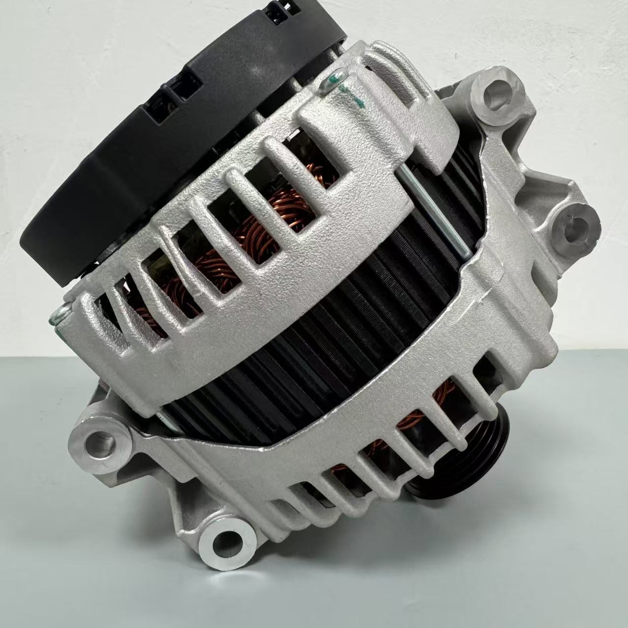 Factory Direct Sales Car Generator Suitable for Mercedes-Benz Drb7790 A013154060280 11304N