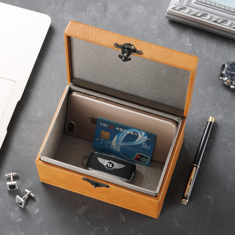 En stock de gran tamaño pequeño retro Crazy Horse patrón RFID Faraday caja de blindaje de coche clave caja de blindaje de señal de teléfono móvil