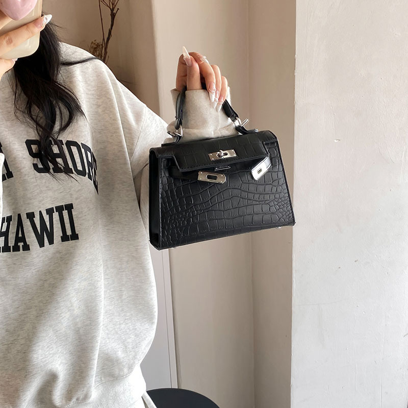 2024 nuevo patrón de cocodrilo blanco de lujo ligero mini bolso Kelly de segunda generación bolso femenino mensajero de cercanías