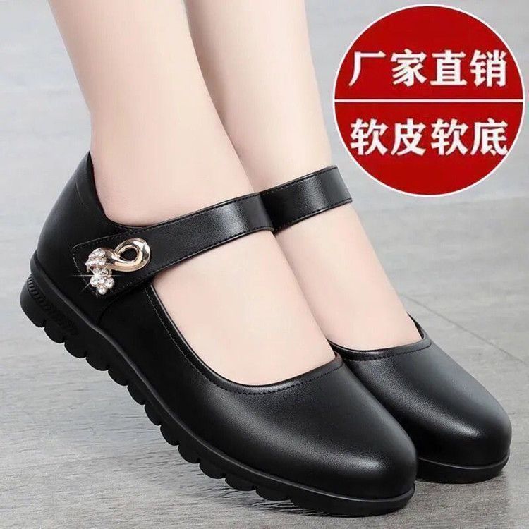 Zapatos de madre, zapatos de soleas blandas, zapatos de mujer de tacones planos, zapatos de cuero de primavera y otoño de mediana edad.